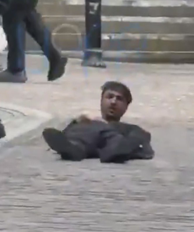 libsoftiktok's tweet photo. A man threatening people with a knife was taken down by police in Brandford, UK

Police refused to release his name. 

What do you notice about him? https://t.co/UfqtxDg3ty
