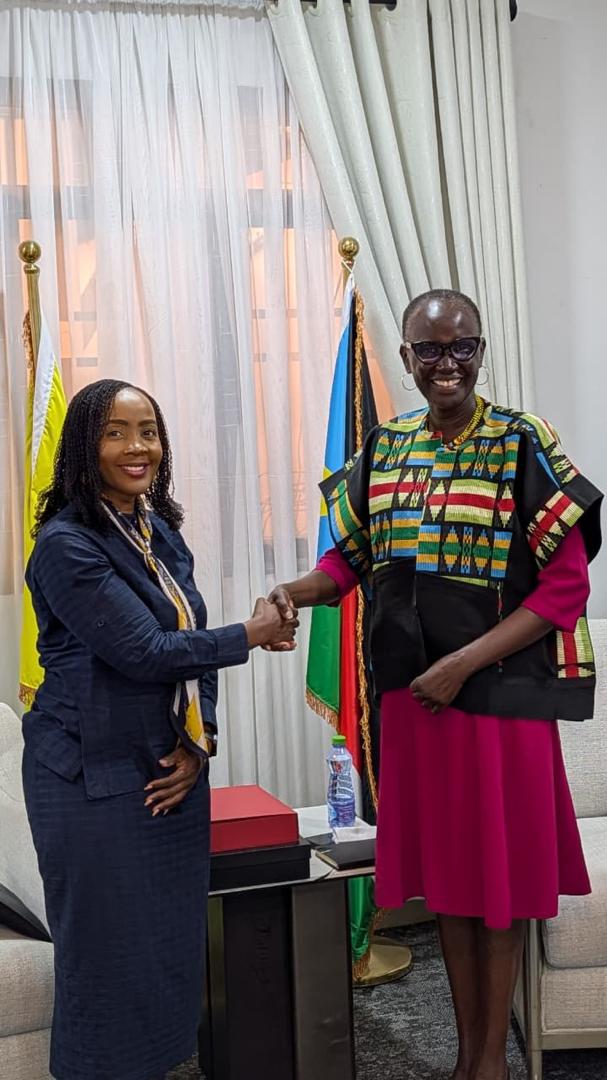 MTNSSD's tweet photo. CEO @MapsBodibe paid a courtesy visit to H.E. Dr. Labanya Margaret Mathya, Minister of Trade &amp; Industry, &amp; presented a commemorative plaque to congratulate her on her appointment. We look forward to partnering in advancing innovation, digital inclusion &amp; economic growth in 🇸🇸. https://t.co/qBHUL2Ha6k