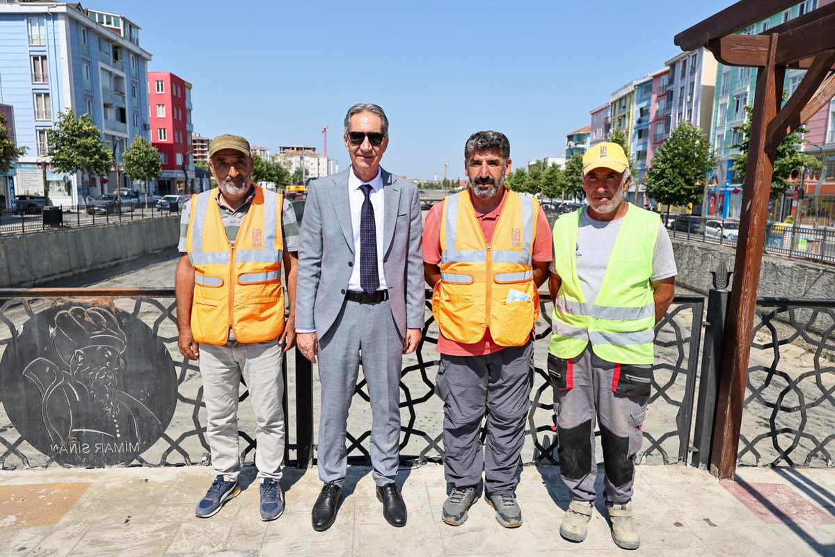 SilivriBel's tweet photo. Belediye Başkan Vekilimiz Yalçın Ekici, Boğluca Deresi'nde yürütülen temizlik çalışmalarını yerinde inceleyerek sahada görev yapan ekiplerden çalışmaların son durumu hakkında bilgi aldı.

İlçemizde çevre temizliğini ve dere yataklarının düzenli bakımını sağlamak amacıyla sürdürülen çalışmalar, planlanan program doğrultusunda titizlikle devam ediyor.