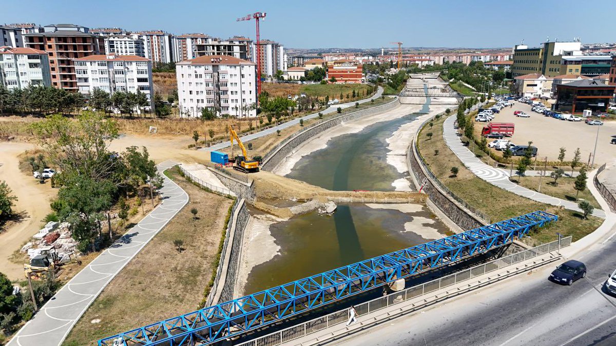 SilivriBel's tweet photo. Belediye Başkan Vekilimiz Yalçın Ekici, Boğluca Deresi'nde yürütülen temizlik çalışmalarını yerinde inceleyerek sahada görev yapan ekiplerden çalışmaların son durumu hakkında bilgi aldı.

İlçemizde çevre temizliğini ve dere yataklarının düzenli bakımını sağlamak amacıyla sürdürülen çalışmalar, planlanan program doğrultusunda titizlikle devam ediyor.