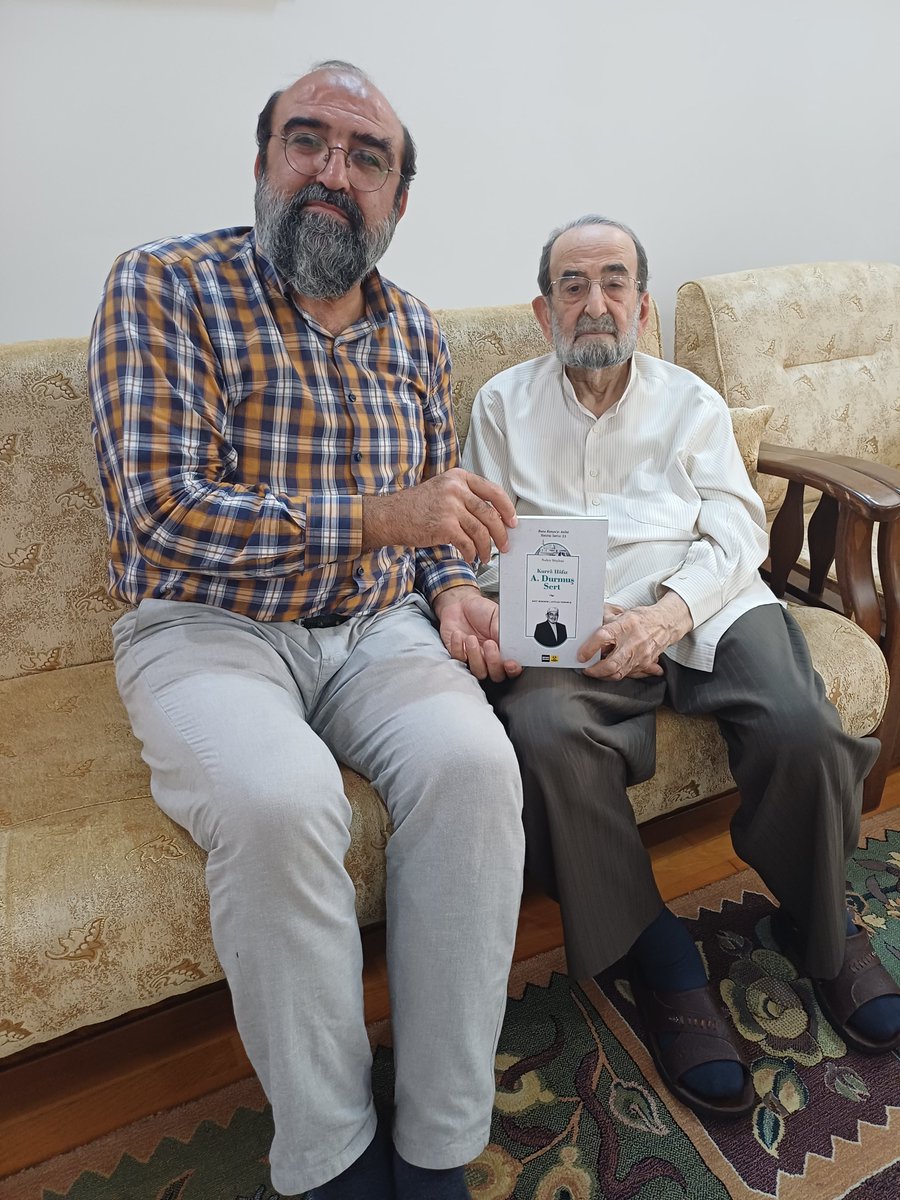 SaitMermer's tweet photo. Şair Atilla Yaramış beyle birlikte emek verdiğimiz "Kurrâ Hâfız A.Durmuş Sert" isimli hatırât kitabı Konya Büyükşehir Belediyesi Kültür A.Ş. tarafından yayınlandı.  

Bu kıymetli eser sayesinde Hâfız Durmuş Sert hocamız gibi bir Allah dostunun sesi maddî ve manevî kubbemizde hoş bir seda olarak kalacak ve gelecek nesillerin hayatında makes bulacak. 

Hocamızın yeğeni olarak böyle bir esere âcizane katkı sunmak ne büyük bahtiyarlık!

A. Durmuş Sert hocamıza uzun ömürler diler, emeği geçen herkese teşekkürü bir borç biliriz. 

Allah hayırlı eylesin.

@u_ibrahim_altay @Konyabuyuksehir