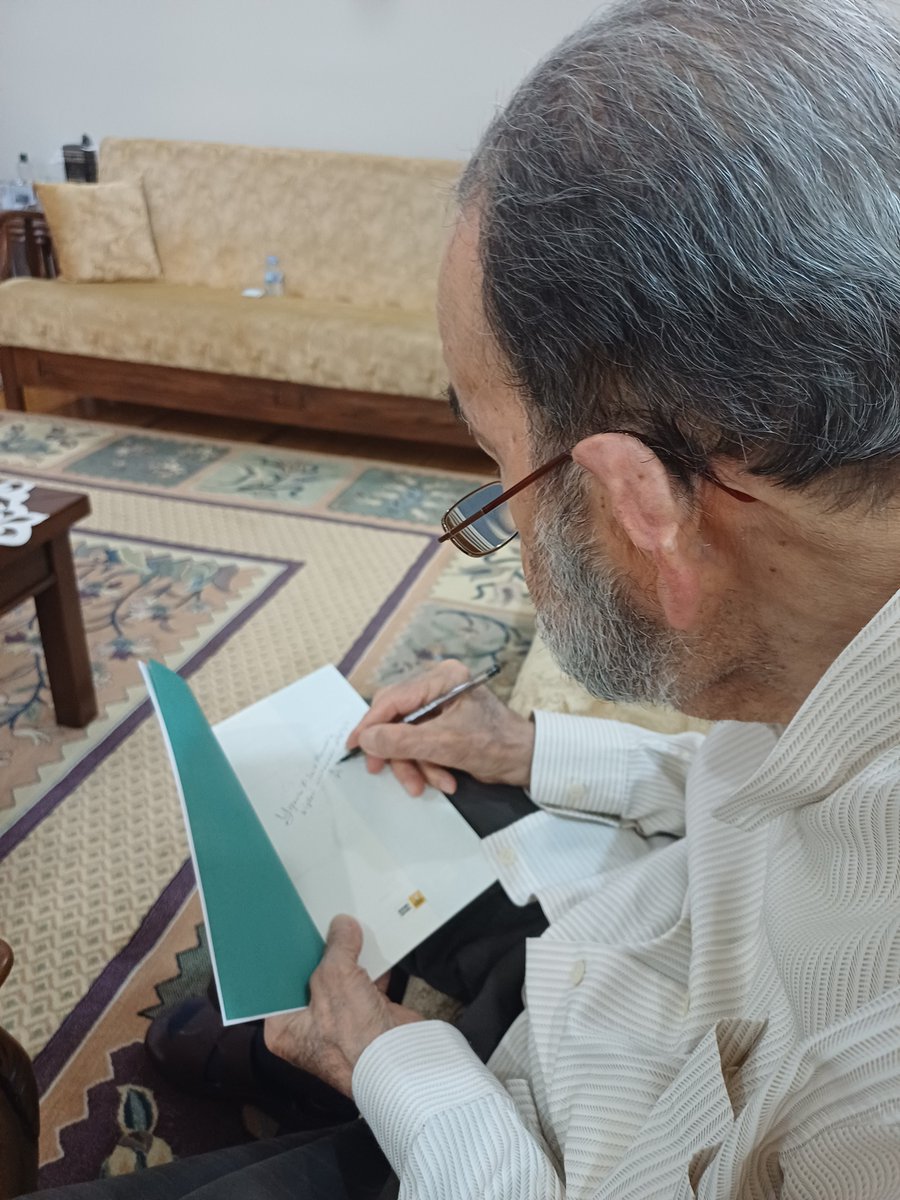 SaitMermer's tweet photo. Şair Atilla Yaramış beyle birlikte emek verdiğimiz "Kurrâ Hâfız A.Durmuş Sert" isimli hatırât kitabı Konya Büyükşehir Belediyesi Kültür A.Ş. tarafından yayınlandı.  

Bu kıymetli eser sayesinde Hâfız Durmuş Sert hocamız gibi bir Allah dostunun sesi maddî ve manevî kubbemizde hoş bir seda olarak kalacak ve gelecek nesillerin hayatında makes bulacak. 

Hocamızın yeğeni olarak böyle bir esere âcizane katkı sunmak ne büyük bahtiyarlık!

A. Durmuş Sert hocamıza uzun ömürler diler, emeği geçen herkese teşekkürü bir borç biliriz. 

Allah hayırlı eylesin.

@u_ibrahim_altay @Konyabuyuksehir