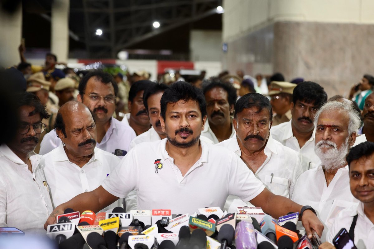 dmk_youthwing's tweet photo. LOP @Udhaystalin’s  10-minute press meet.
CM Sir: "New nightmare unlocked." 😌

#UdhayanidhiStalin #தொடைநடுங்கி_அரசு #TVKVijay‌Fails