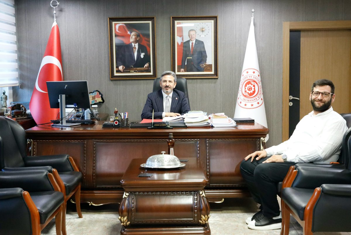 AhmetAYDIN_02's tweet photo. Adıyaman Gazeteciler ve Medyacılar Cemiyeti Başkanı Sayın Fadlı Doğan ile kıymetli hemşehrimiz Mustafa Özsayın’ı Bakanlığımızda misafir ettik.

Adıyaman’ımızın gündemine, şehrimizin gelişimine ve ortak çalışma alanlarına ilişkin verimli bir hasbihâl gerçekleştirdik.

Nazik ziyaretleri dolayısıyla kendilerine teşekkür ediyor, çalışmalarında muvaffakiyetler diliyorum.