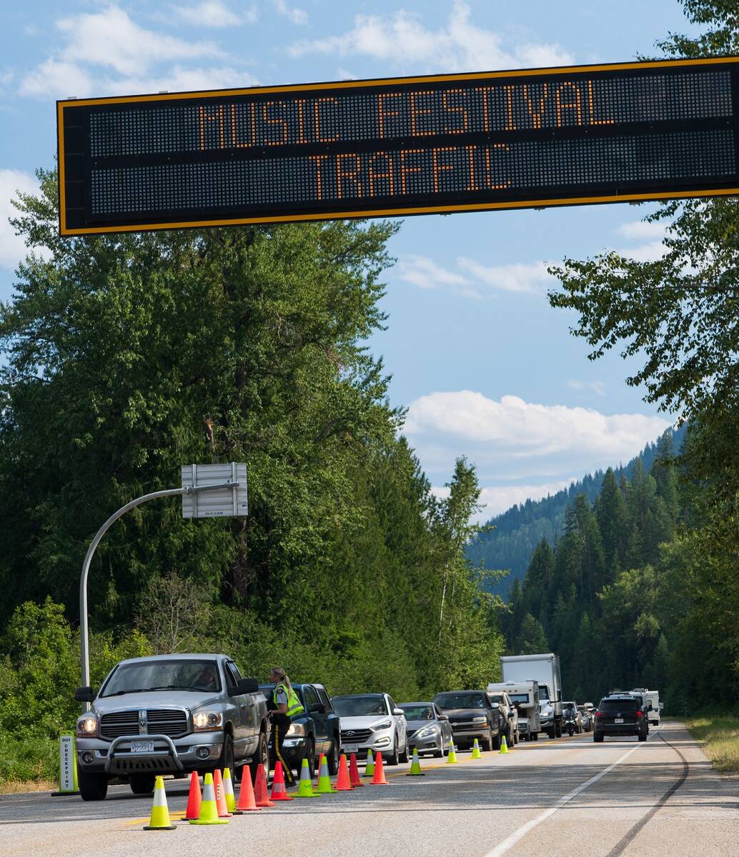 PatrouilleRtCB's tweet photo. #LaPatrouilleroutièreCB - La forte affluence au festival de musique Shambhala donne lieu au remorquage de 57 véhicules, à l’ouverture de 78 dossiers de conduite avec facultés affaiblies par la drogue et à la délivrance de centaines de contraventions https://t.co/U6bQTaAON9 https://t.co/sCd7Qahu3l