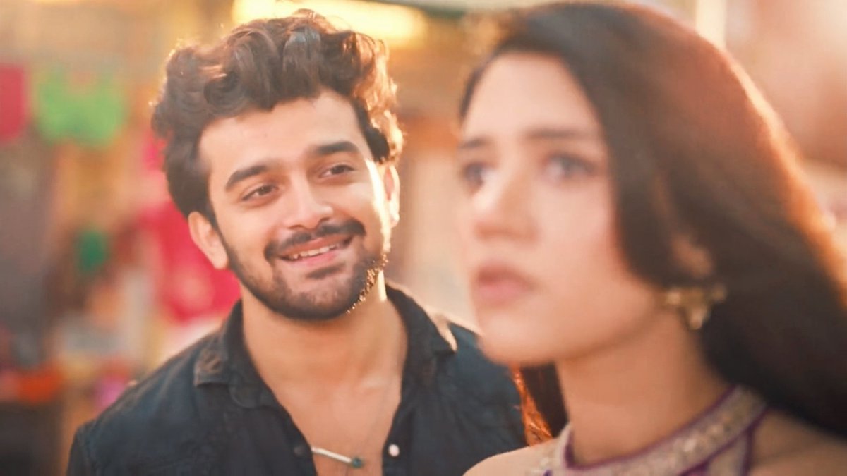 AnishaS_tweets's tweet photo. At this point, I can vouch he'd even kiss the ground she walks on. The way he looks at her is filled with so much love, tenderness, &amp; quiet devotion that you feel every emotion without a single word. 

#PravishtMishra is absolutely nailing this role. Wow! 👏🏻

{#BareillyKeBacchan} https://t.co/qb8LsFxhbB