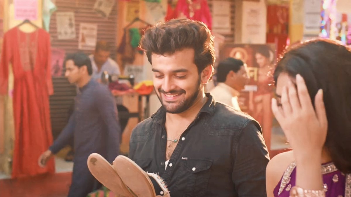 AnishaS_tweets's tweet photo. At this point, I can vouch he'd even kiss the ground she walks on. The way he looks at her is filled with so much love, tenderness, &amp; quiet devotion that you feel every emotion without a single word. 

#PravishtMishra is absolutely nailing this role. Wow! 👏🏻

{#BareillyKeBacchan} https://t.co/qb8LsFxhbB