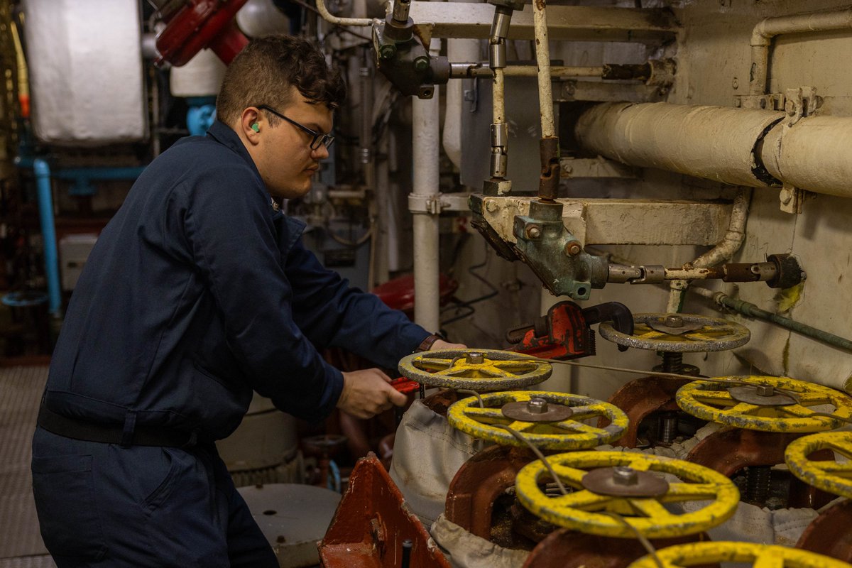 DLAMIL's tweet photo. #DLAWeaponsSupport is working with the @USNavy and industry to strengthen the supply chain for these critical components, helping reduce valve back orders by nearly 30% in 2025.
๐ Read the full DLA Loglines article to learn how DLA is forging a more resilient maritime fleet, one valve at a time: https://t.co/RagGh3dJpZ
#Loglines #Loglines2026Issue2