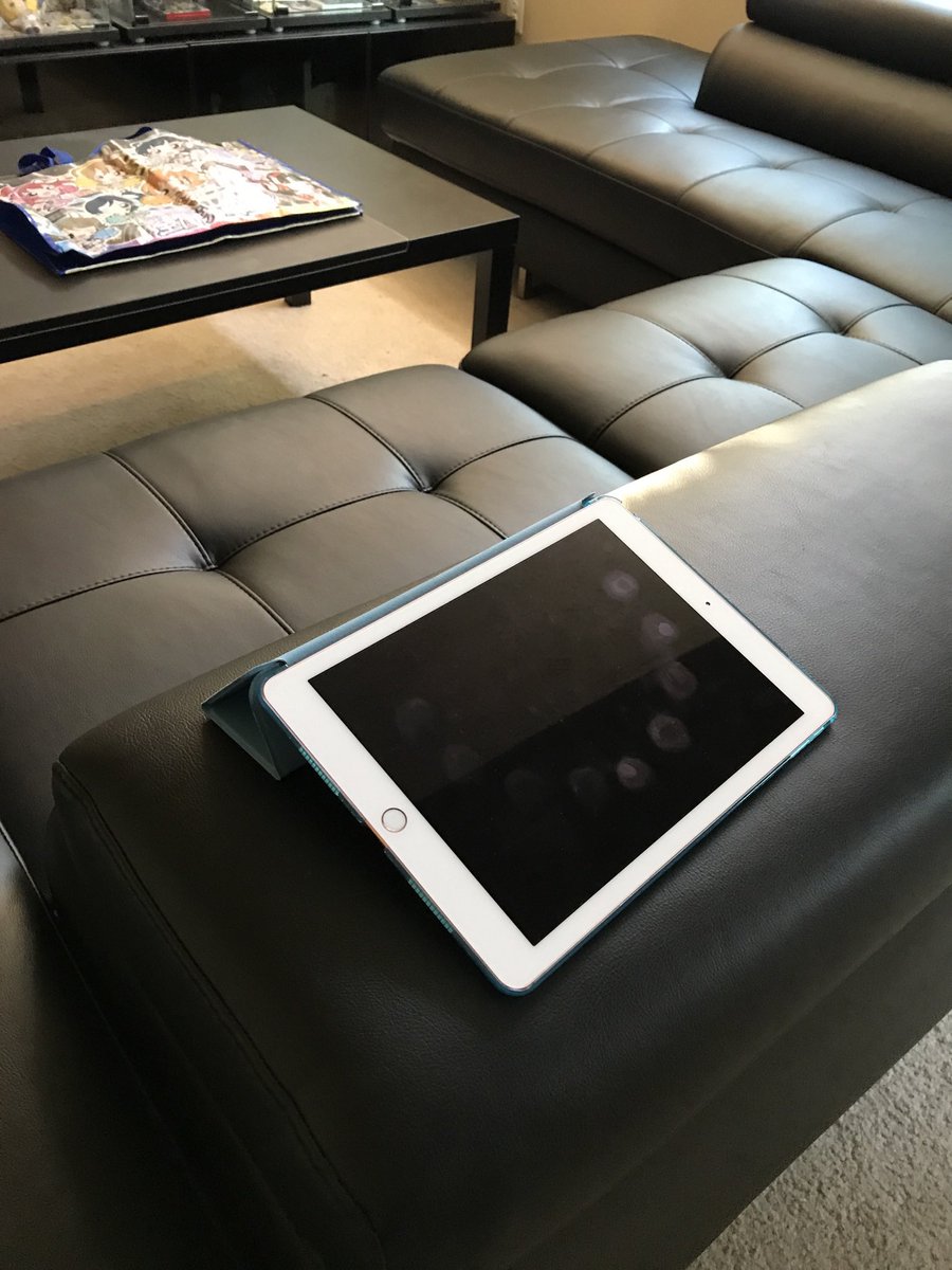 cosplayerkyo's tweet photo. There was a time when my iPad always had these 9 strange dots https://t.co/EABY8QHEGa
