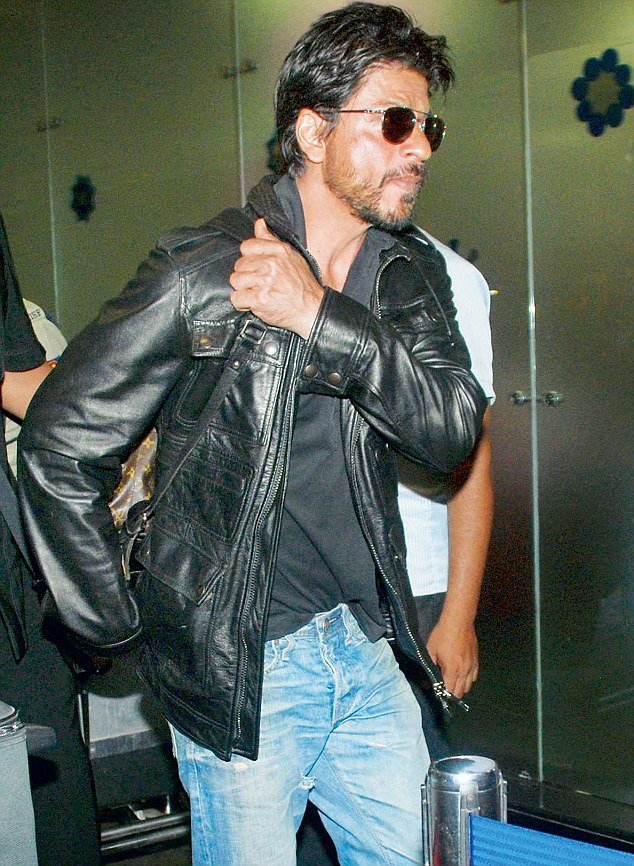 drdoomm2027's tweet photo. Shahrukh without red chilli:- chamgadar 🦇 https://t.co/Po3748G4YN