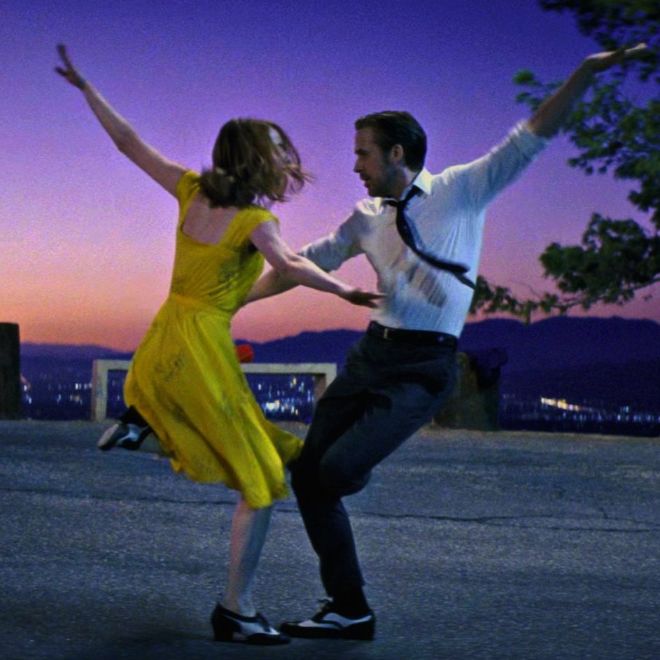tracklist's tweet photo. “La La Land”, estrelado por Emma Stone e Ryan Gosling, retornará aos cinemas brasileiros no dia 20 de agosto em celebração aos 10 anos de lançamento. https://t.co/Y8yG1Cg5jw