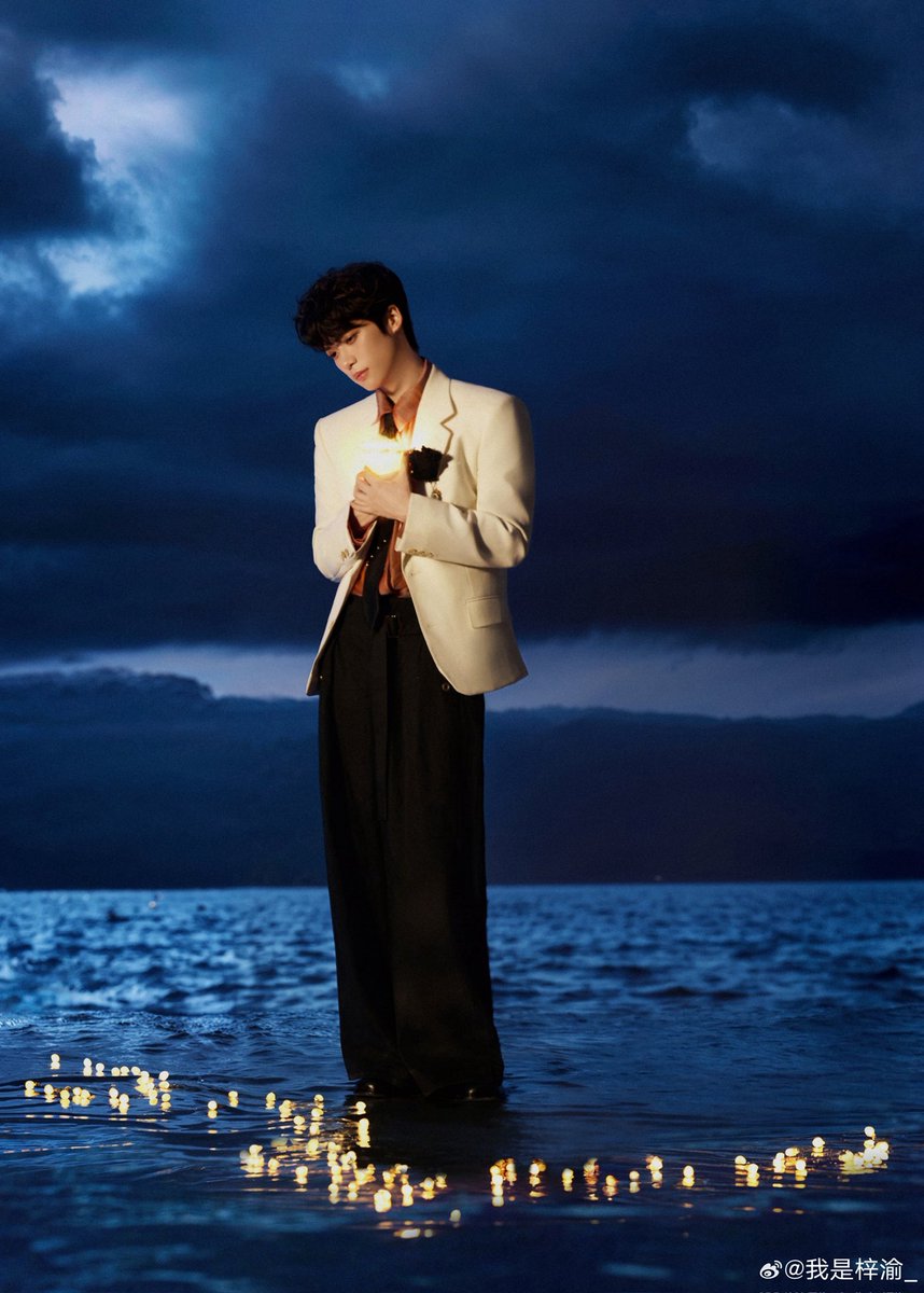 iampk_z's tweet photo. [260805] ZiYu Weibo Update

ZIYU TOWARD NEW SHORES
#ZiYuToLand #ZiYu #梓渝

Today, this album is finally here to meet everyone. It has been over 160 days since I first announced that I was starting to work on it. Time really flies! I remember back then, everyone made so many custom album fan art images—and I have to say, a lot of them looked so amazing, haha! At that time, I truly wanted to rush and finish the album quickly to meet you all and live up to your expectations.

My life gradually slowed down for this project, revolving entirely around the album every single day—listening to demos, trying out demos, and tweaking them. Only through rounds of work and discussions did I realize that this album couldn't be rushed. I wanted to polish it even more and show everyone my growth. I didn't want to just execute a task; I really wanted to give everyone a genuine surprise.

Later, going into the recording studio, standing in front of the microphone time and time again... every time I opened my mouth, it felt like telling a story—a story about "ZiYu." Through these songs, I want to show you a different side of ZiYu: a ZiYu who has thought about giving up, but also a ZiYu who never forgets his original heart and never backs down. I sincerely hope everyone can draw strength or find resonance from this album.

This is the first album of my life, and it marks the most important milestone in my journey. Through it, I look back at the path I’ve walked and measure the distance to my future dreams. No matter how far it is, I will charge forward, and no matter the distance, I hope to move forward together with all of you.

Alright! Let’s talk about the very first song meeting everyone—"A Fish Swimming Toward the Land" (《游向陆地的鱼》). Honestly, this album reflects the emotions of a person pursuing dreams and growing up, and this lead single is the start of that journey. Everyone has their own dreams; we may act cautiously, hesitate, or feel lost, but in the end, I hope we all set off without second thoughts, unafraid of the wild winds and storms along the way.

They say a fish only has a seven-second memory—whether true or not, a fish will struggle forward just to survive. As for us, living in long memories, only by remembering our original intentions can we keep moving forward, break free from our original fate, pursue the life we want, and reach the shore of our dreams. It reminds me of an old saying: "A person must have dreams while living, otherwise, what’s the difference between us and a salted fish? Hahahahaha!"

Alright! Let’s look forward to the upcoming songs together! I believe they will bring you some different surprises. Lastly, I hope every dream-chasing "fish" like me can stay true to their original heart, brave the wind and rain, and keep going! Fighting!!!

🔗 https://t.co/tHZbJhGaGU
🔗 https://t.co/Ru1Tz7KVrT
🔗 https://t.co/ISFH8uCA0b