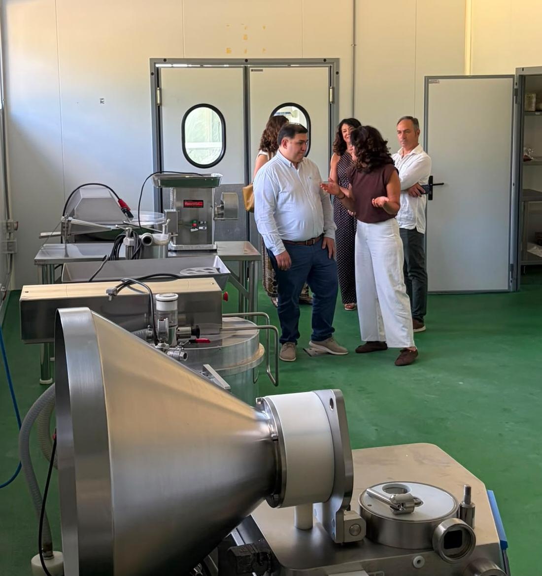jcyl's tweet photo. 🥩@jcyl impulsa nuevas tecnologías para mejorar la calidad, la seguridad y la innovación en los productos cárnicos

🔹IA para conocer la respuesta del consumidor
🔹Estrategias de desinfección y biopreservación para mejorar la seguridad de los alimentos

https://t.co/SKNENXNmVx https://t.co/KARcS1r6cW