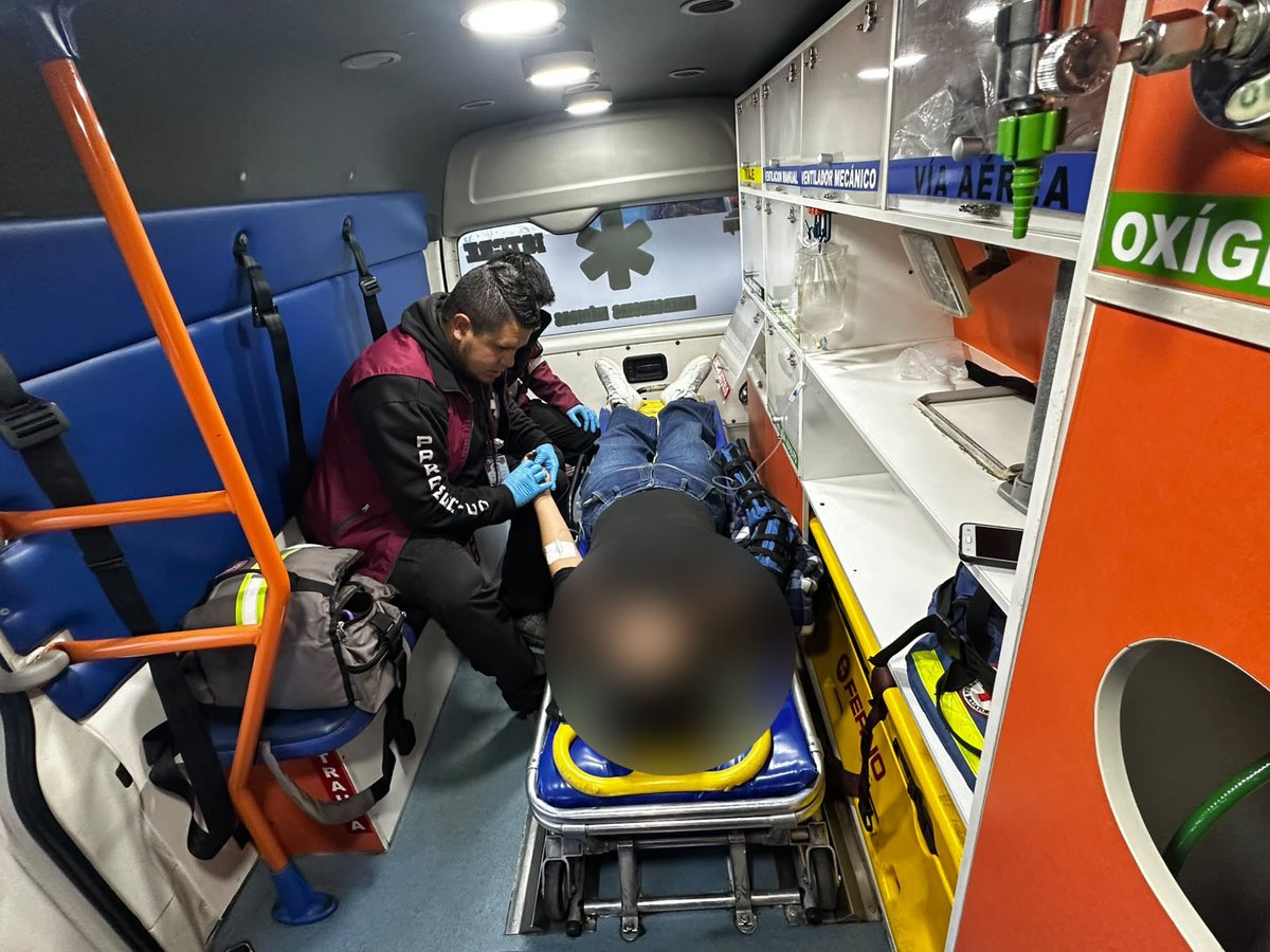 istcre's tweet photo. #ReporteDeAtenciónISTCRE 🚑

Atendimos un accidente de tránsito en la av. Colón y Juan León Mera. Tras la valoración e inmovilización, el paciente fue trasladado estable a una casa de salud por una presunta fractura de antebrazo.

📞 9-1-1

#ISTCRE #ECU911 #Emergencias https://t.co/VknqwegFJX