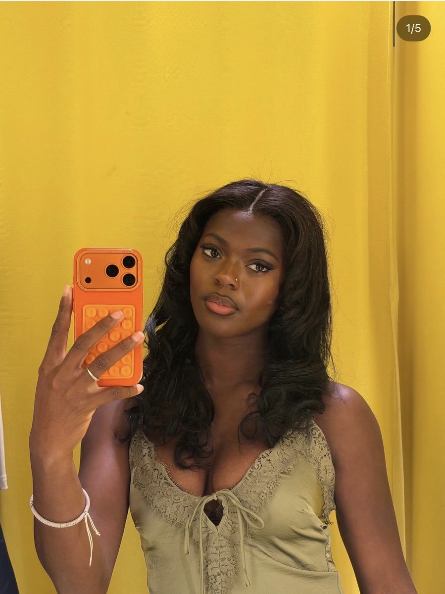 sseraaa89's tweet photo. votez pour ma star ⭐️ Gretouille 2 au 72 500, on peut pas se séparer d’une beauté pareille #secretstory https://t.co/UmYBO4vGyv