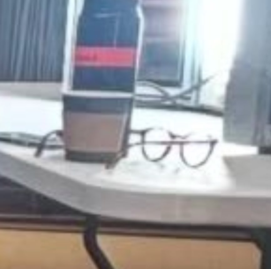 benophiebase's tweet photo. i’m cornplating but is that luke’s glasses on the table 😭 https://t.co/SHJv0JJxfI