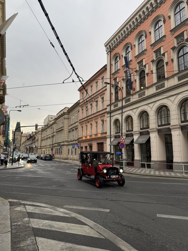 iBullEasy's tweet photo. Prague 🇨🇿 https://t.co/avn77OwtVJ