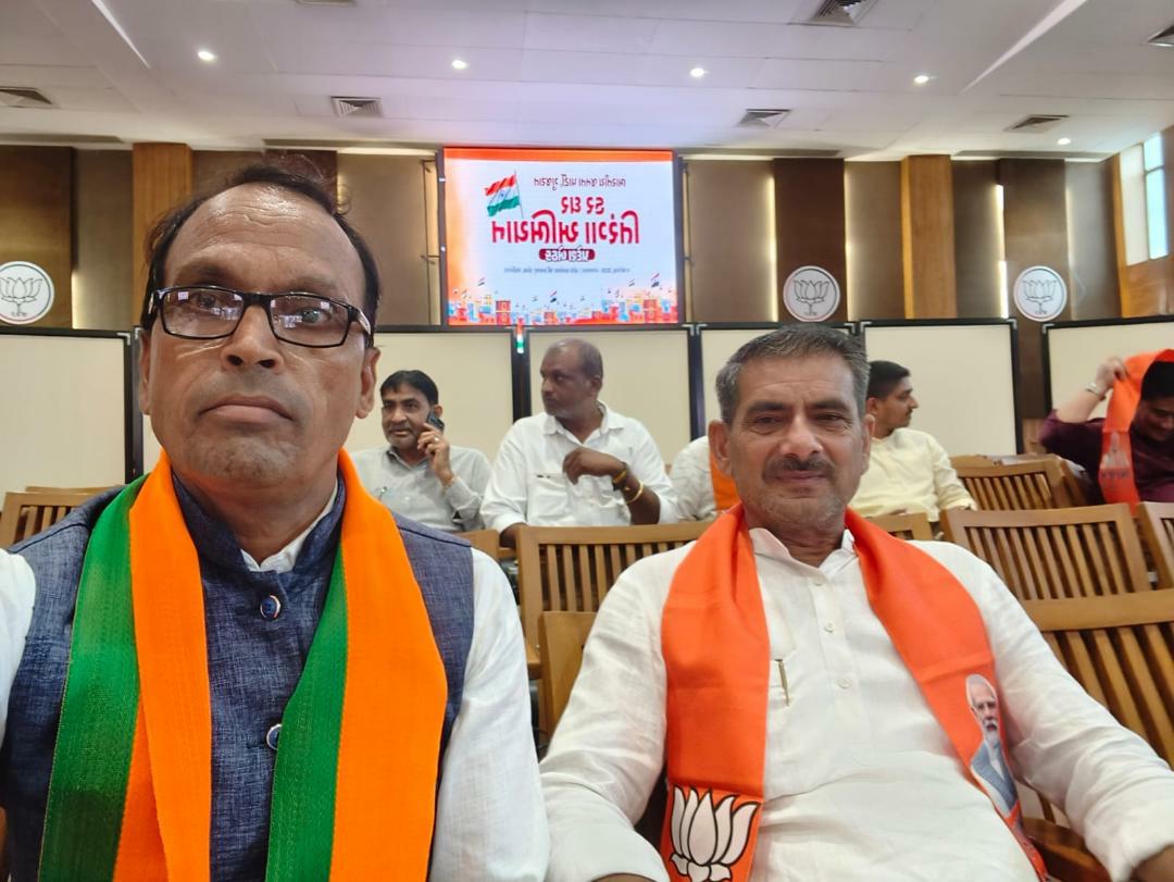mdsolankibjp's tweet photo. 'હર ઘર તિરંગા' અભિયાન અંતર્ગત આજે પ્રદેશ કાર્યાલય 'શ્રી કમલમ્' ખાતે પ્રદેશ અધ્યક્ષ શ્રી @iJagdishBJP સાહેબના અધ્યક્ષસ્થાને પ્રદેશ બેઠક યોજાઈ.

આ બેઠકમાં પ્રદેશ સંગઠન મહામંત્રી શ્રી રત્નાકરજી, પ્રદેશ મહામંત્રી ડૉ.પ્રશાંતભાઈ કોરાટ, 
1/2 https://t.co/oSGBjkiQgv