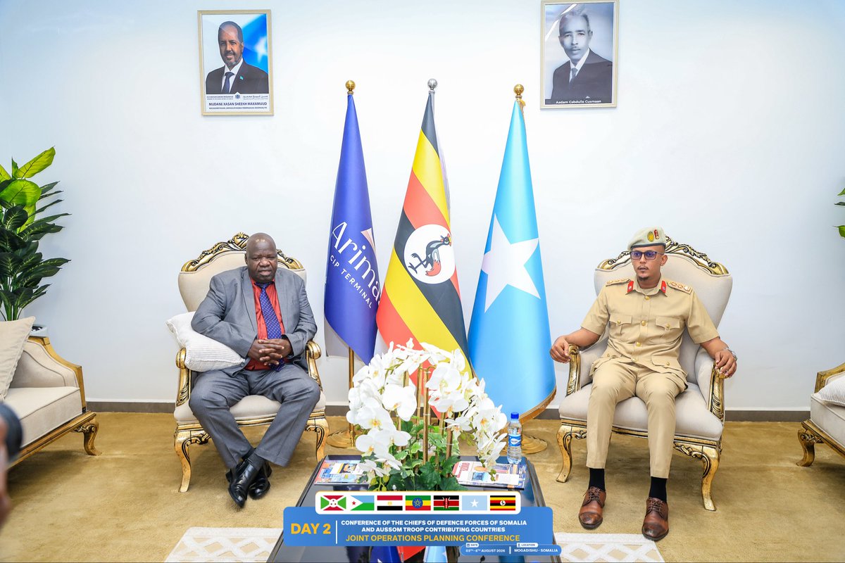 SNAForce's tweet photo. Uganda’s Deputy Chief of Defence Forces, Gen. Sam Okiding, arrived in Mogadishu today to attend the AUSSOM Troop-Contributing Countries’ Defence Chiefs meeting, focused on strengthening security cooperation and accelerating counterterrorism operations.

#Somalia #Uganda #AUSSOM https://t.co/K9ipOeQ7VY
