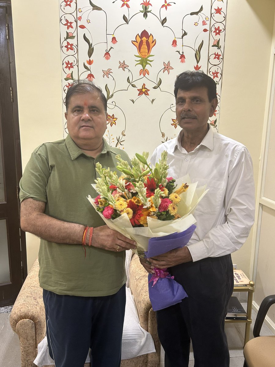 painuly11's tweet photo. Aaj-04.08.2026 - माननीय राज्यसभा सांसद एवं भारतीय जनता पार्टी के उत्तराखण्ड के प्रदेश अध्यक्ष श्री महेन्द्र भट्ट जी के जन्मदिन पर उनके दिल्ली स्थित आवास पर -  उनको पुष्पगुच्छ  भेट करके और लड्डू खिलाकर कर बधाई  
उनके  सफल राजनीतिक और पारिवारिक जीवन के लिए हार्दिक शुभकामनाएँ दी.. https://t.co/J2z85Ncc6O
