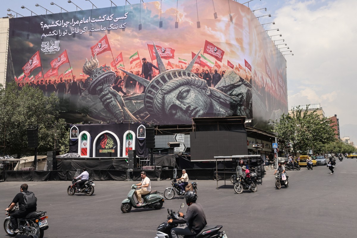 Irandiasporaa's tweet photo. Iran Found a ‘More Powerful Weapon Than a Nuclear Bomb’—And It’s Working - Newsweek https://t.co/YLFU90WKx1 #Iran #NuclearWeapons #Geopolitics #StraitOfHormuz #MiddleEast https://t.co/IrsWvCHWn8