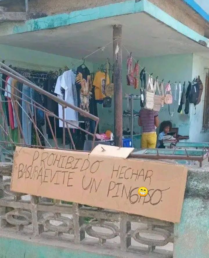 CubaHerald's tweet photo. ¡Cuando te pones "estricto" en el barrio! 😂😂
No, en serio, ¡cuidadito con tirar basura! No queremos que nadie se gane un "premio" innecesario... 😎🗑️
#Cuba #HumorCubano #BarrioCubano #Limpieza #NoTiresBasura #SeLoDije #Advertencia https://t.co/I8vrE9wpq6