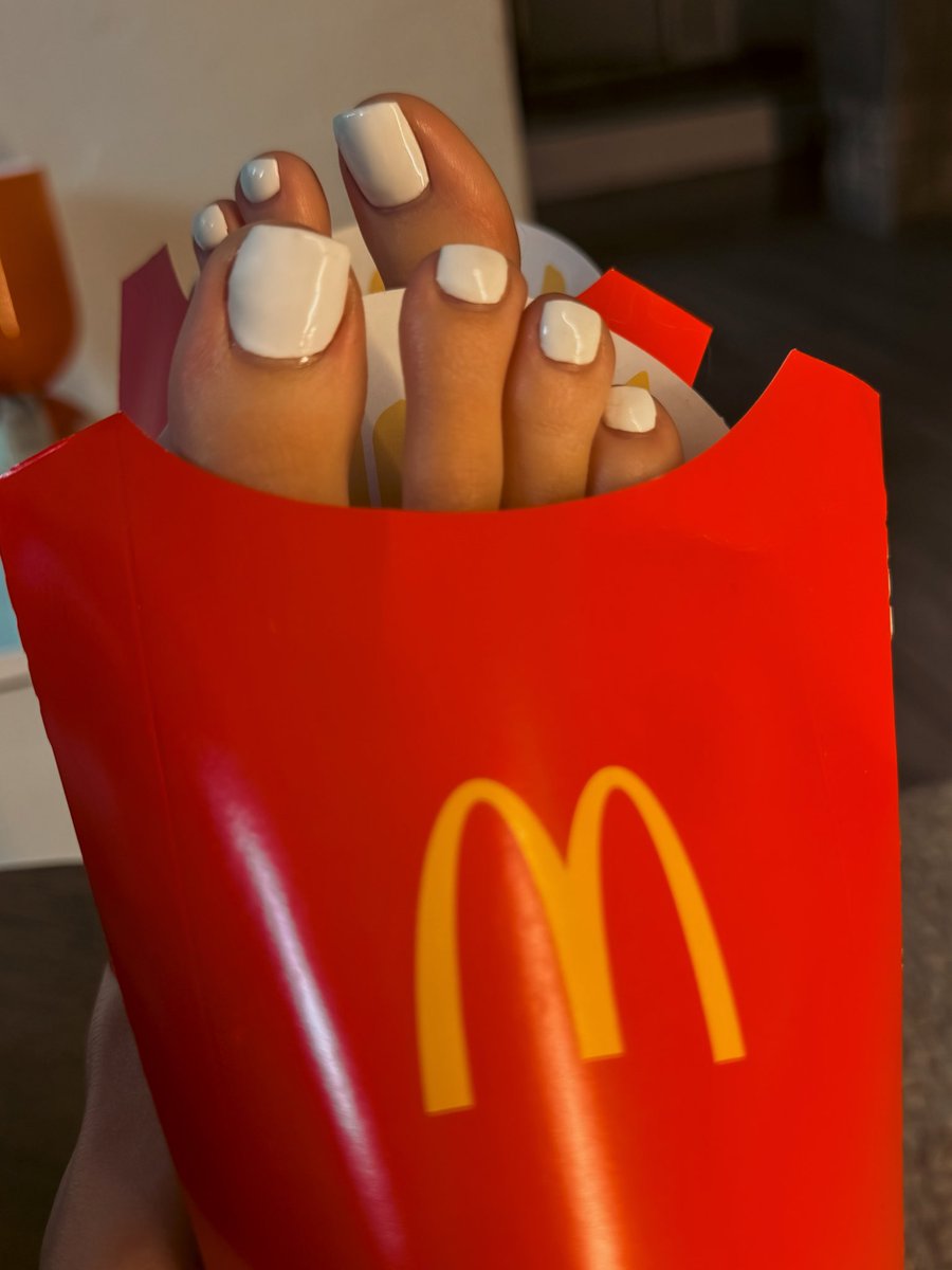 bareft_n_blond's tweet photo. Can I get some fries with that shake? https://t.co/Mf4hpjpAFY