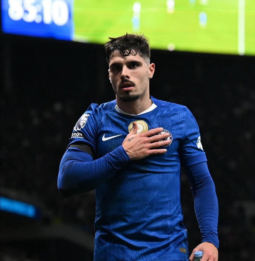 CFCTynneh's tweet photo. 🚨 ⚠️ Pedro Neto is seen as important part of Xabi Alonso’s squad for next season, so the price tag will be KEY for any potential move. 

Chelsea are not actively looking to sell the winger, meaning any club interested in signing him will have to meet the Blues' valuation.

Pedro Neto is also on Tottenham's list as a back-up option amid Spurs' interest in Man City's Savinho.

🔗 Fabrizio Romano