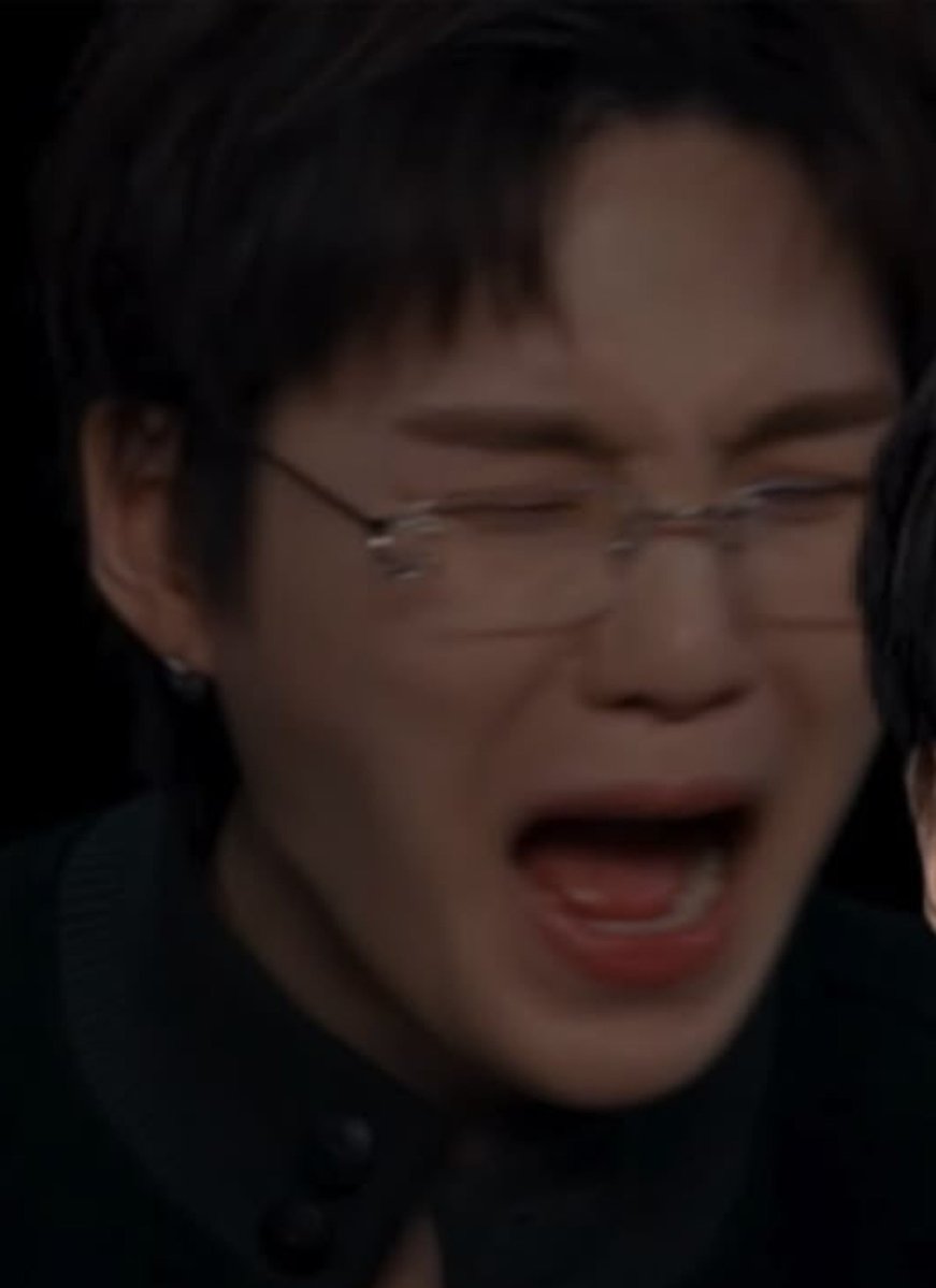 aye_dominyoon's tweet photo. Io quando                       Io quando
ho visto                            ho visto
la notifica                        il prezzo
del pigiama                    del pigiama https://t.co/8D6yito1XV