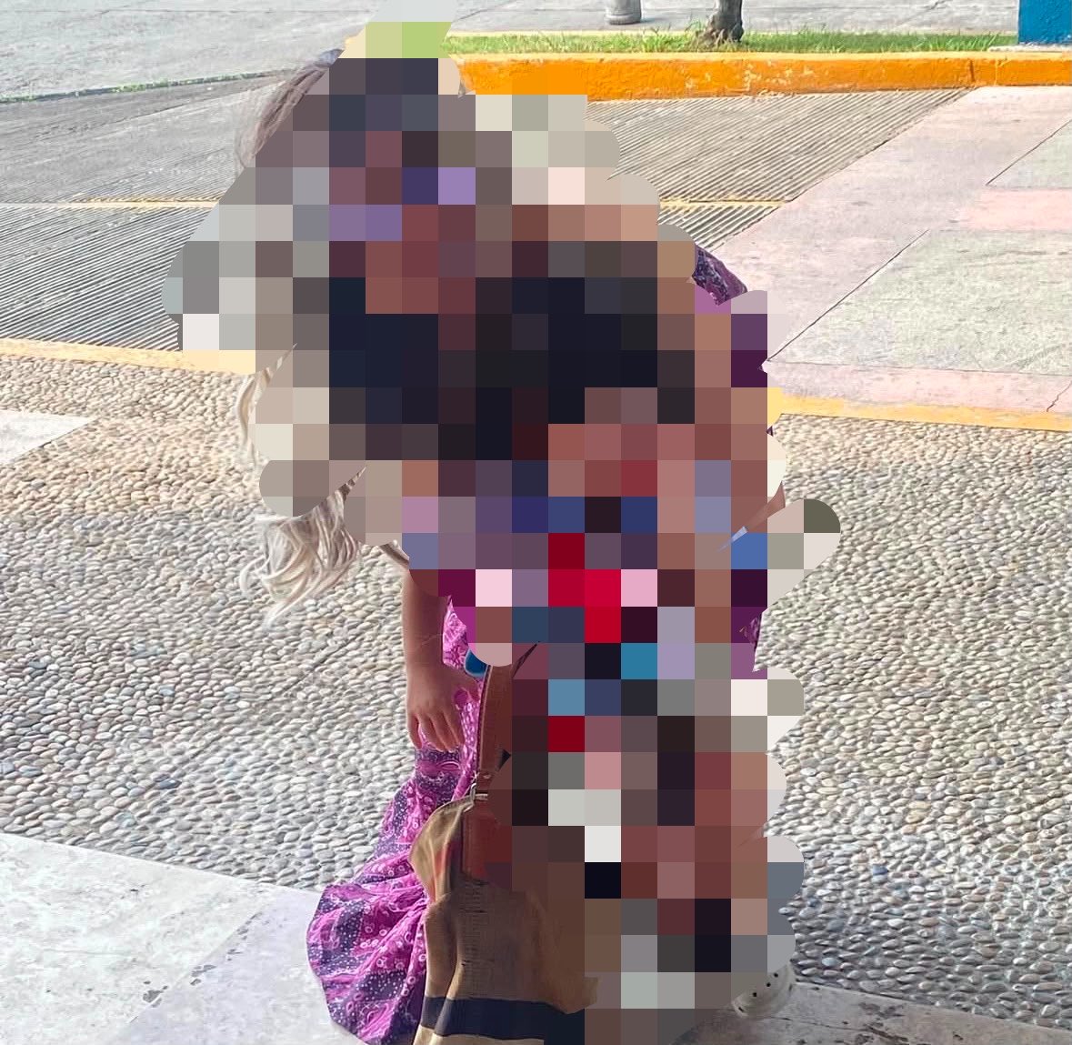 pedroferriz3's tweet photo. Hoy no se pierdan el noticiero

Les voy a presentar lo que les prometí fotos del hijo escondido de @_JRLB_ marihuano, ludópata, mentiroso, ratero

Les voy a presentar a su mujer a su suegro y al niño

No entendiste por las buenas de esto hay mucho más José Ramón

Síganme en YouTube FERRIZTVE