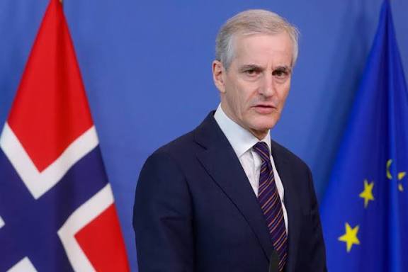 RT by @mikenov: RT by @mikenov: Breaking: Norway says it will soon use Yuan currency for its national wealth fund instead of the US dollar.