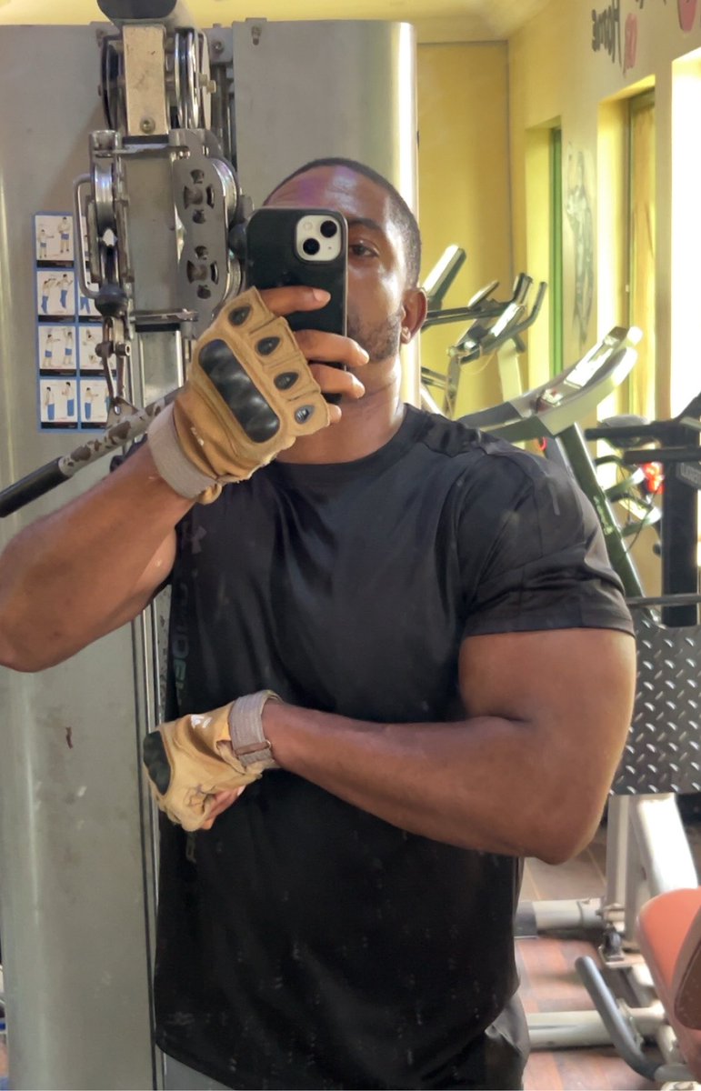 Iconstandard1's tweet photo. Built, not borrowed. 
💪 Every rep counts. https://t.co/MpeWNz7UcA