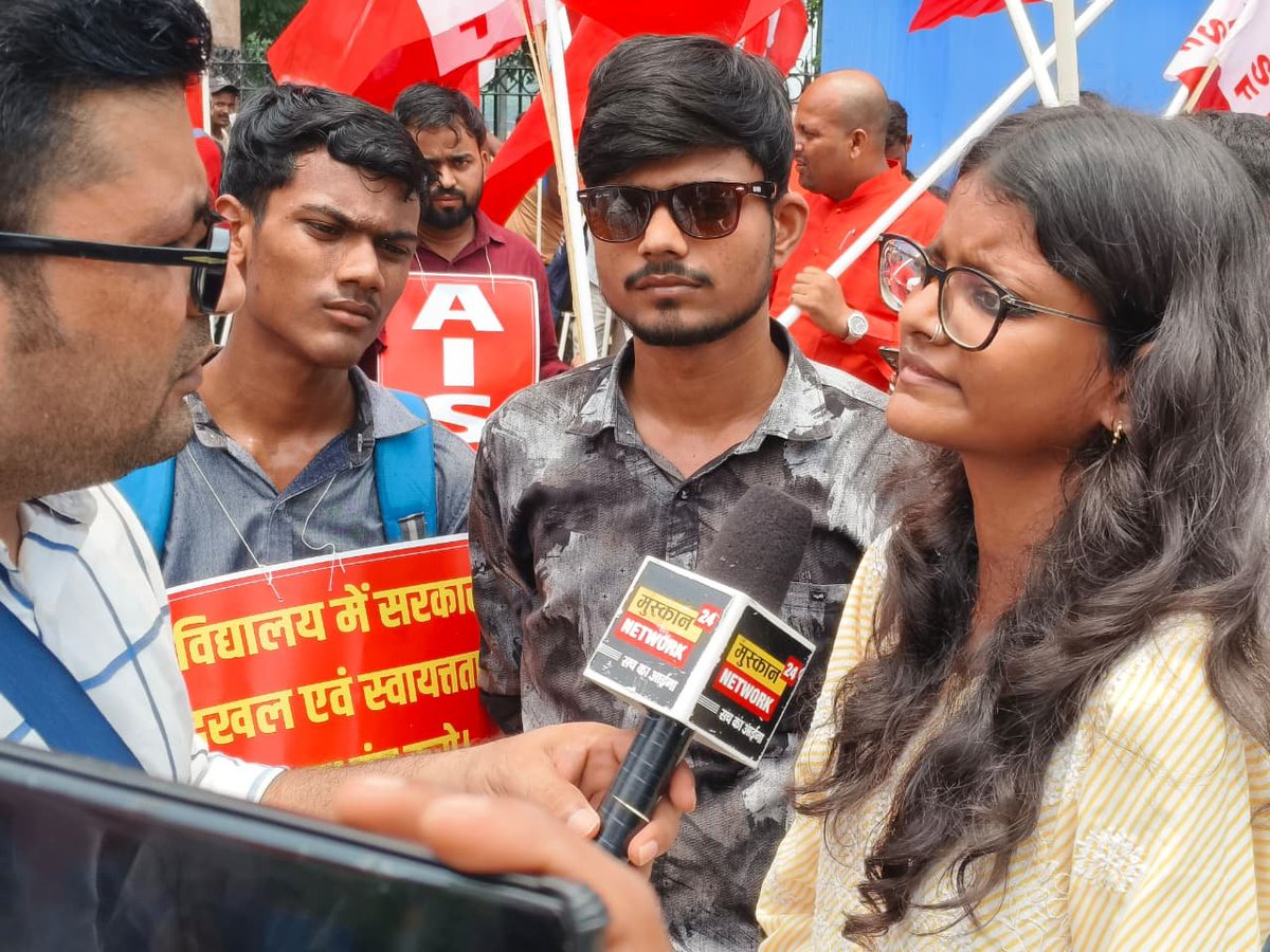 Deepak_ml_'s tweet photo. पुलिस दमन की ये सरकार 
नहीं चलेगी अबकी बार !

सिवान में पुलिस द्वारा छात्रों पर एके 47 से गोली चलाने के खिलाफ, छात्रों पर पुलिसिया दमन का बर्बर कहर के ख़िलाफ़, आइसा और अन्य छात्र संगठनों द्वारा पटना में प्रदर्शन ! https://t.co/cdW49adAGv