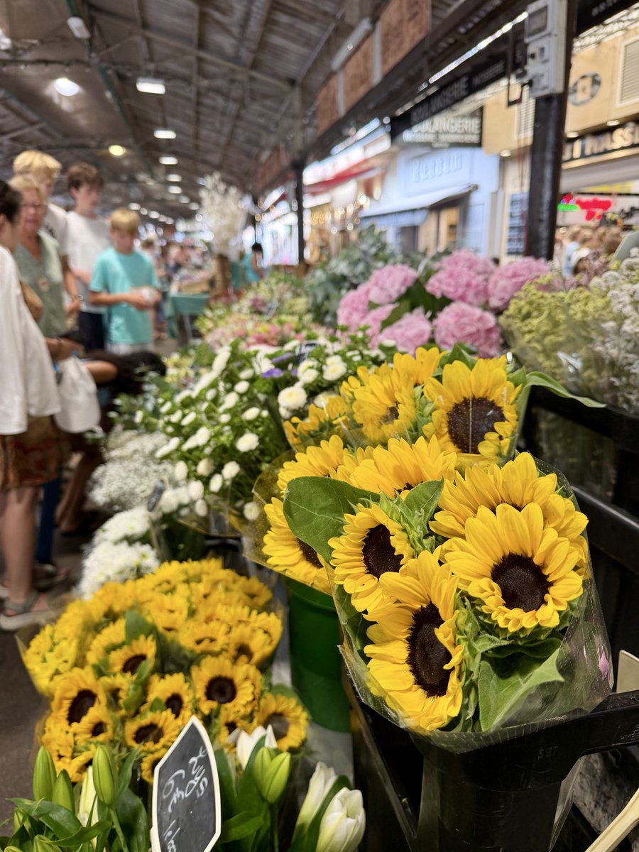 BrigitteB55's tweet photo. 🌻🌻 Du marché à la maison 🌻🌻
#Antibes 💛 https://t.co/O2XfTwFNIh