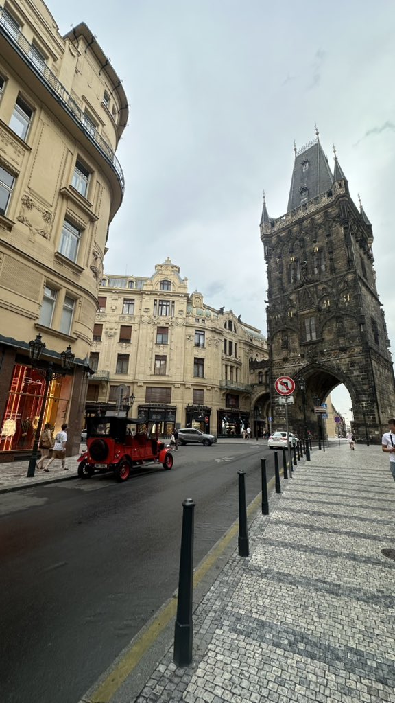 iBullEasy's tweet photo. Prague 🇨🇿 https://t.co/avn77OwtVJ