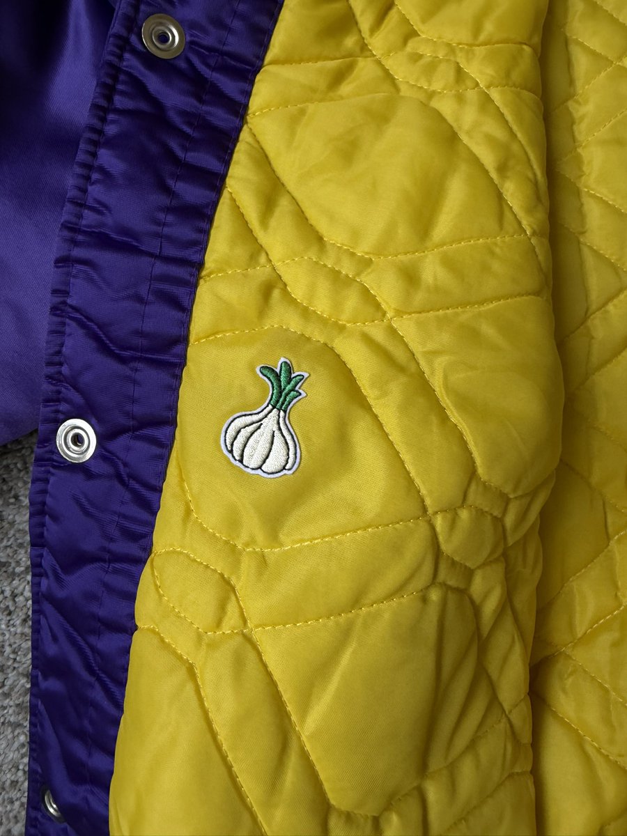 AlainGarlic's tweet photo. MY TWO MOST PRIZED VINTAGE POSSESSIONS JUST GOT A LITTLE BIT MORE SPECIAL
HAD MRS G THROW DOWN A COUPLE OF BULBS ON THE INSIDE OF MY JACKETS SO THAT IT CAN BE KNOWN WHO OWNED THESE 100 YEARS FROM NOW
#SKOL #WOLVESBACK🐺
🫡🧄 https://t.co/DsfOohuURi