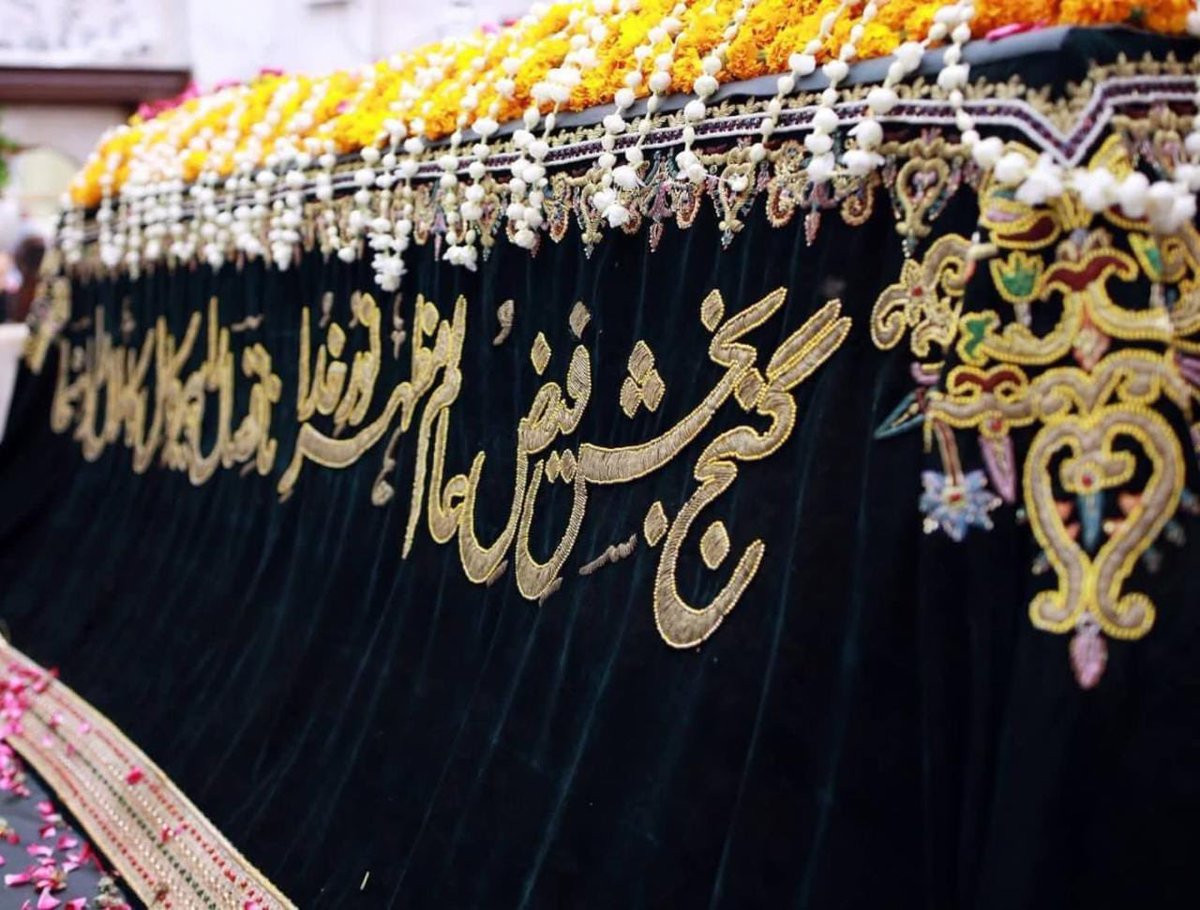 Noor__Edits_'s tweet photo. عرس مبارک حضرت داتا گنج بخش علی ہجویریؒ

ہر دکھ کا مداوا ہے اس شہر میں آ جانا

 ہر زخم کا مرہم ہے داتا تیری نگری میں

سید ھجوید مخدوم امم

مرقد او پیر سنجر راہ حرم https://t.co/L9OzLt6hhW