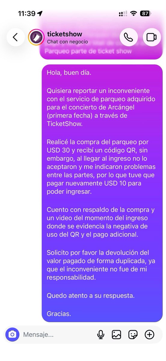 EmergenciasEc's tweet photo. #DenunciaCiudadana
Denuncian presunta estafa de @Ticketshow en el concierto de Arcángel.
Usuarios afirman que pagaron $30 por el pase de parqueo en la plataforma oficial, pero al llegar al evento les indicaron que el código QR "no era válido" y les exigieron $10 adicionales para ingresar.
​Afectados señalan que la empresa no ofrece respuestas y está borrando los reclamos en sus redes sociales.