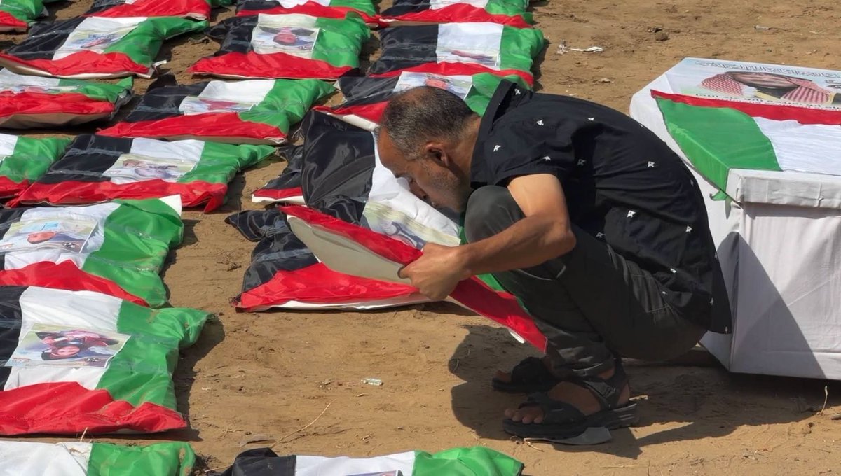 PalPress24's tweet photo. Today, in the largest funeral procession Gaza has witnessed in years, the victims were finally laid to rest after their bodies had remained beneath the rubble for years. A scene heavy with grief, reflecting the immense loss and tragedy endured by the Al-Hassayneh family. https://t.co/q8JK3UrqTH