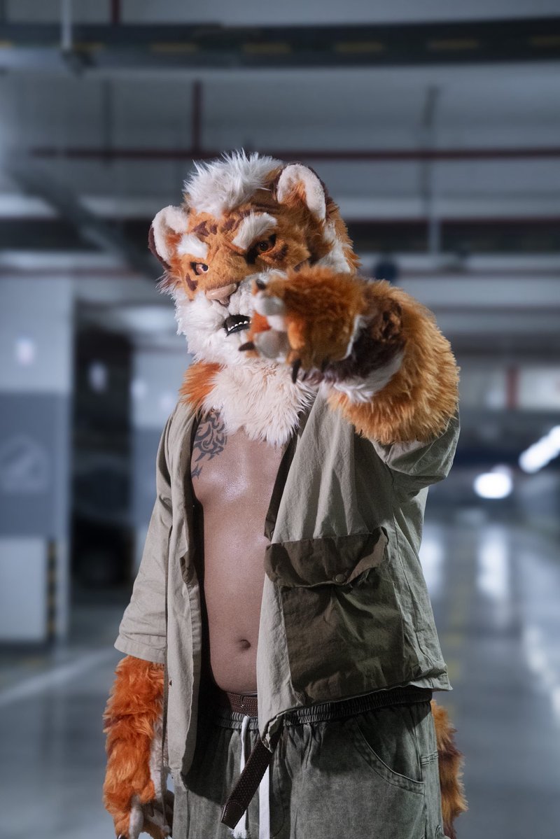 TigerHRMS's tweet photo. ＃furry #fursuit https://t.co/VIFJL7UokX