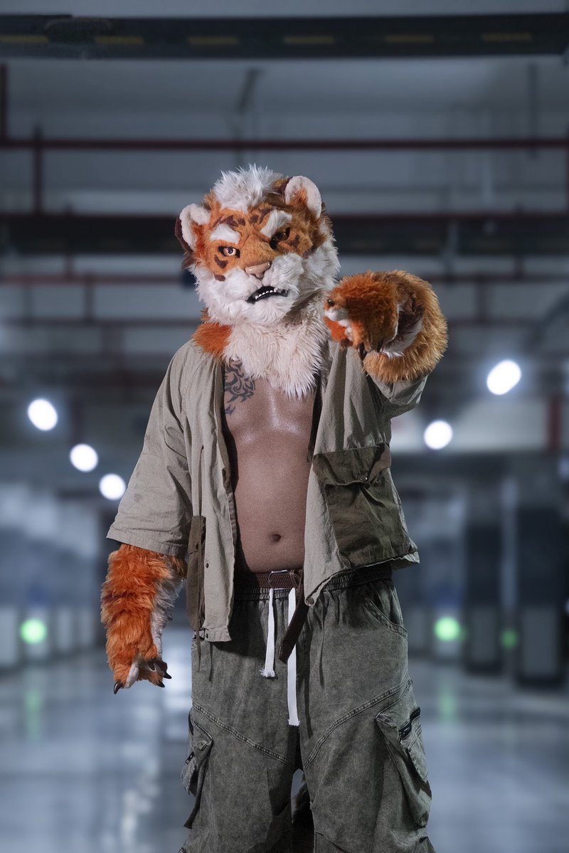 TigerHRMS's tweet photo. ＃furry #fursuit https://t.co/VIFJL7UokX