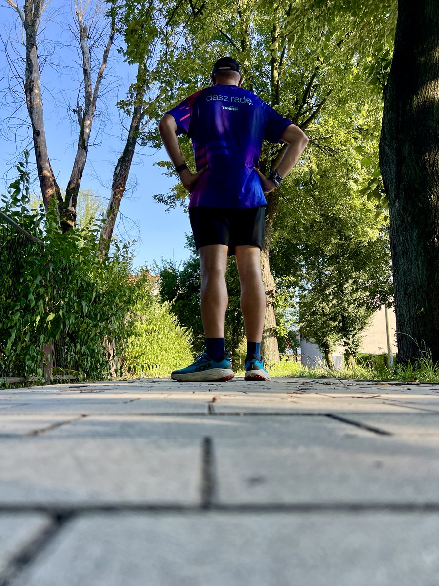 tomasznicieja's tweet photo. Na kilka dni wraca HOKA, w sobotę biorę udział w biegu górskim na 25km, więc trzeba nogi/stopy przyzwyczaić. Dzisiaj SŁABO... 😕 35-38 stopni, dużo krótsza trasa, dużo wolniej, walka o przetrwanie...
#Garmin #Fenix7
#run #running #bieganie #walking
#zabieganyprogramista https://t.co/ezghalf921