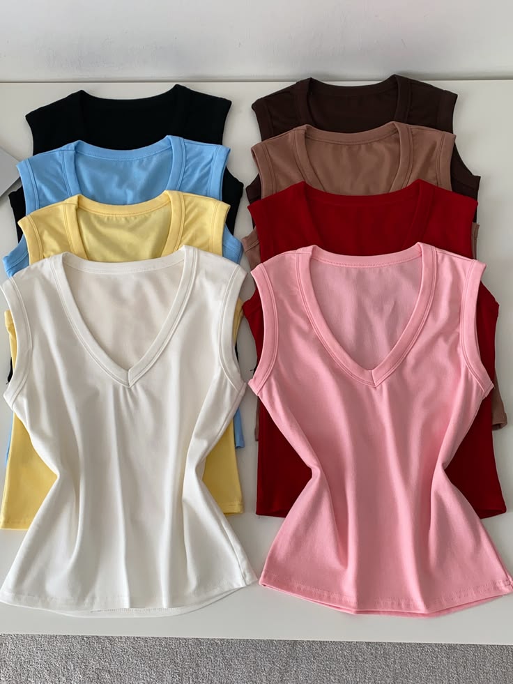 Glamtrendzz's tweet photo. Basics that never go out of style

#BasicTops #WardrobeEssentials #ColorCollection #MinimalFashion #EverydayStyle TankTop SummerWardrobe OutfitInspo NeutralAndBright StyleBasics https://t.co/x03We4PRWx