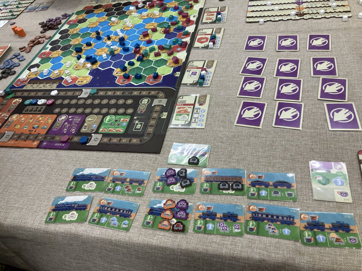 vctcv's tweet photo. 安城ボードゲーム会さんで遊んだゲーム
ダイナスティ
(Dynasties)
レイルウェイブーム
(Railway Boom) https://t.co/TmbJKiODDH