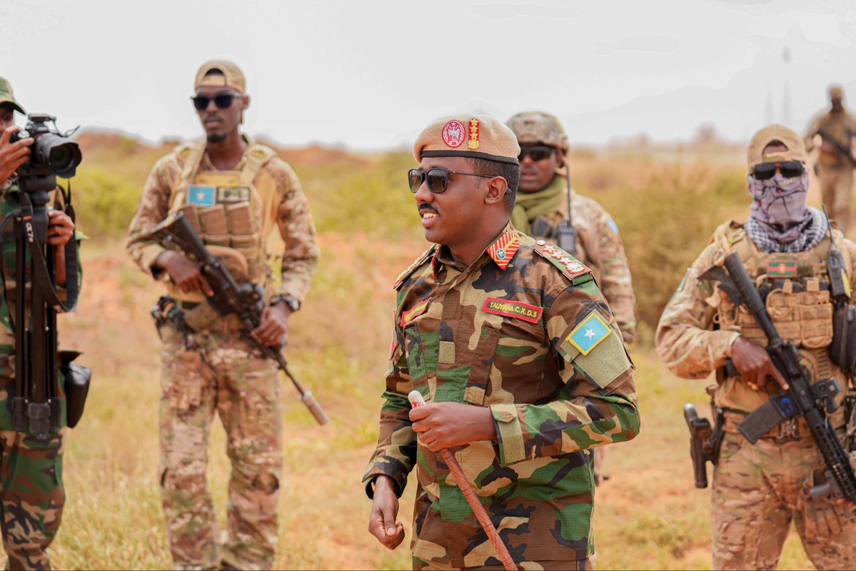 SNAForce's tweet photo. The Commander of the Somali National Armed Forces, Brig. Gen. Ibrahim Mohamed Mohamud, concluded training for Danab Special Forces troops at Baledogle. The ceremony was attended by U.S. AOB Commander BMA, Maj. Robert Zimmerman, and other officers.

#Somalia #USA #SNAF #Danab https://t.co/a3IvOdoK2u