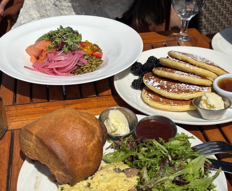 smartbrotherr's tweet photo. Stealing a halday of leisure from the weekday rush I rewarded myself with a brunch full of ritual Looking at the table laden with delicious food and the pancakes on my plate even Tuesday felt exceptionally gentle Slowing down to enjoy food life can actually be very pleasant https://t.co/B2VWQgvLX3