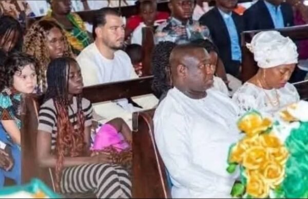 USesay32602's tweet photo. @CNN We are calling on USA 🇺🇸 ,UK 🇬🇧 EU 🇪🇺 NATO and The UN to please come to the Aid of Sierra Leone 🇸🇱 and we the citizens
Sierra leone and all our institutions are under state captions by EUROPE 🇪🇺 most dangerous drug lords
Please  rescue our nation and extradite this drug lords https://t.co/sODTpN4ylB