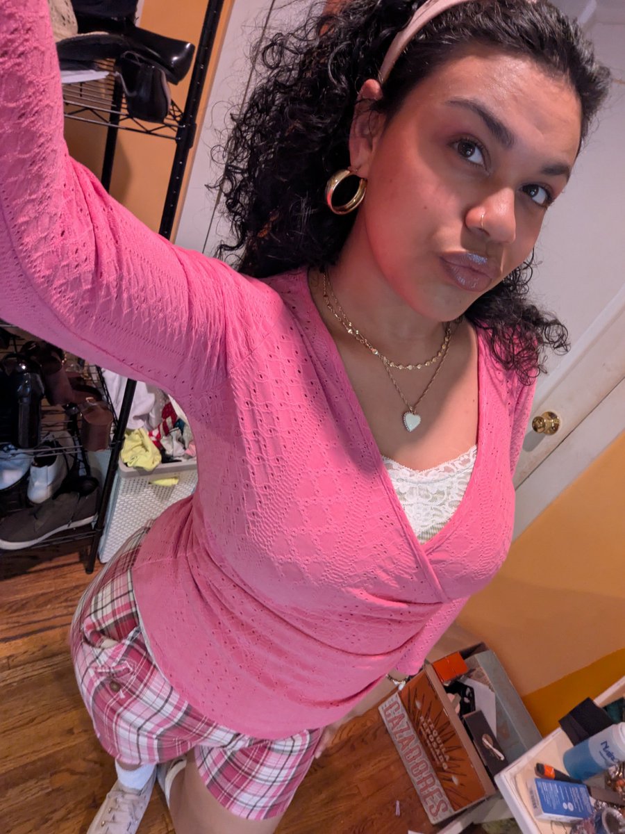 omgitsmayav's tweet photo. 🩷+💚 &amp; 🩷+🧡 &amp; 🩷+🤍 https://t.co/Ru9xITM6d0