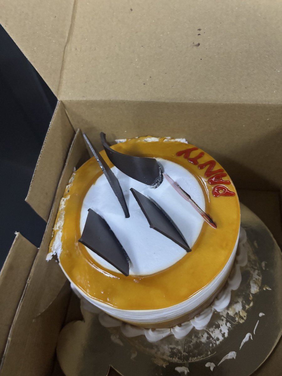 triggeredyoass's tweet photo. @Swiggy how shameless

cake has spillage issues and you are of no help!! https://t.co/LdcMurgSSP