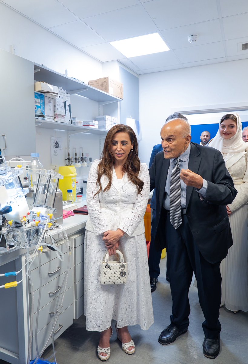 Bodour's tweet photo. يشرفني تولّي رعاية معهد مجدي يعقوب، وتعزيز تعاون الشارقة مع أحد أبرز المراكز العالمية في أبحاث القلب ��الأوعية الدموية. معاً، سنسرّع وتيرة الاكتشافات التي تسهم بتحسين حياة الناس في كل مكان. https://t.co/FYnKvxPu7D